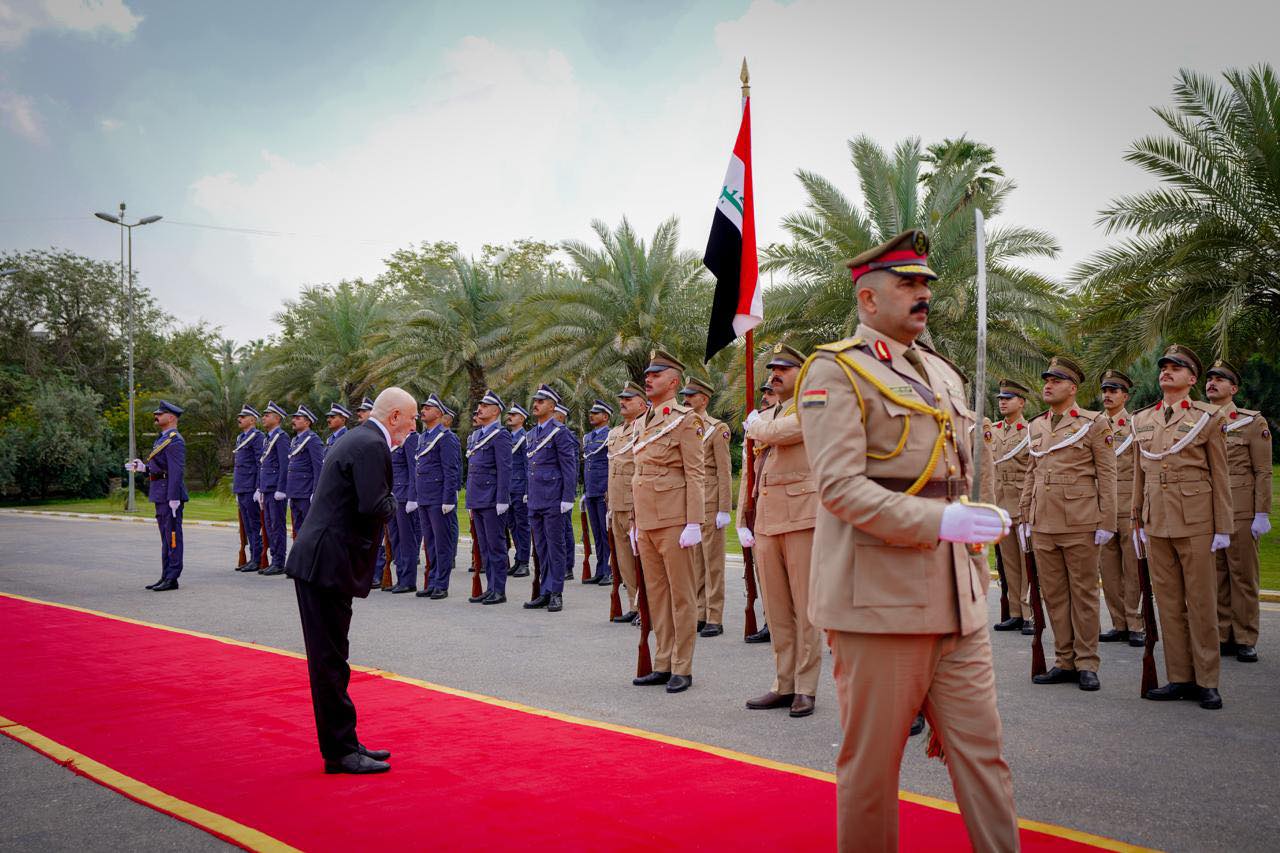 مراسم رسمية مهيبة لتسلم الرئيس نزار مهامه